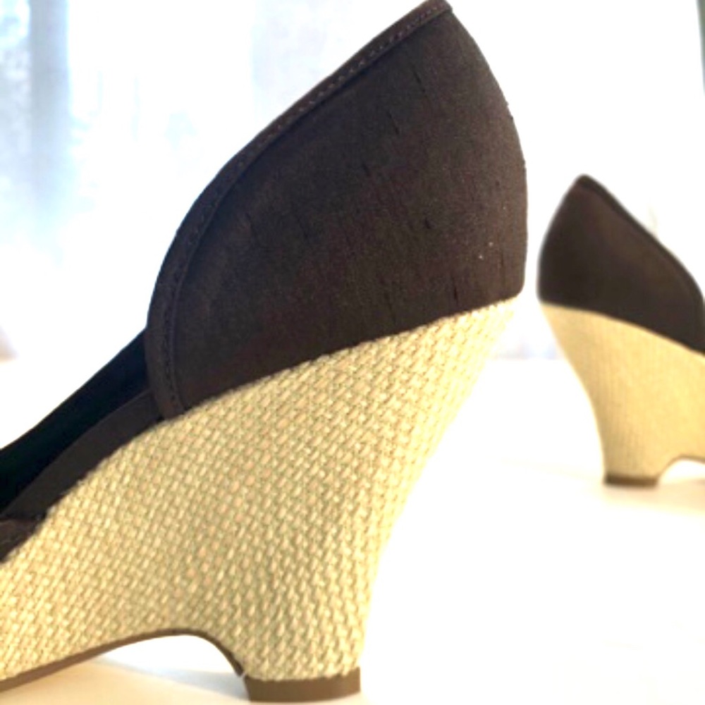 🆕 NWT Unlisted Open-Toe Wedges, in Bronze & Straw